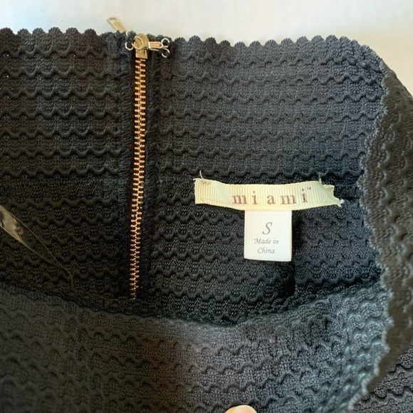 Miami Skirt Size Small Black and White Puffy Skirt - Picture 3 of 9